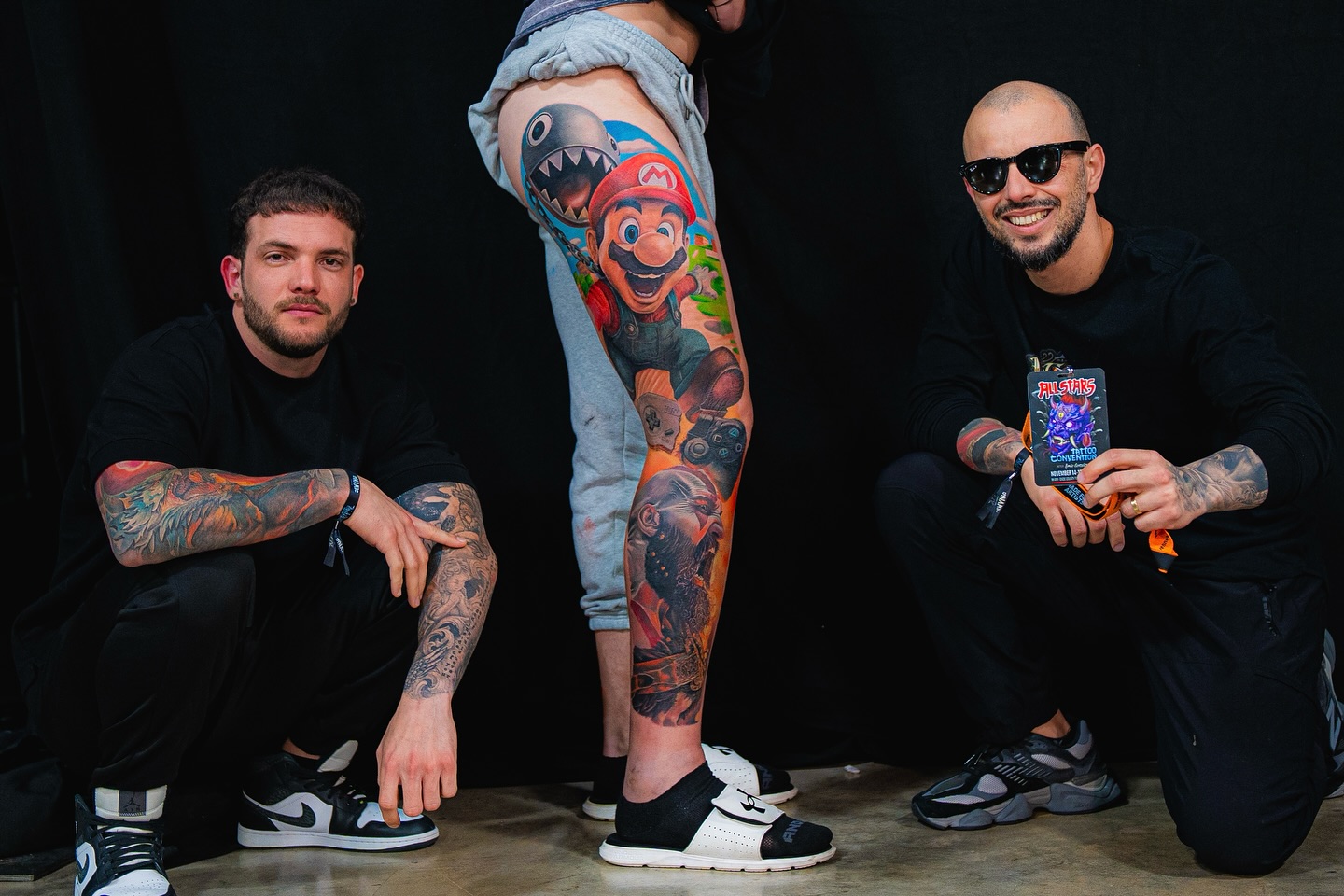 Rafael Galvão at a tattoo convention