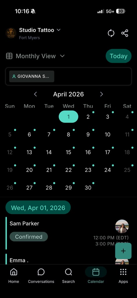 Agenda da Giovanna no app de agendamento — Abril, totalmente reservada