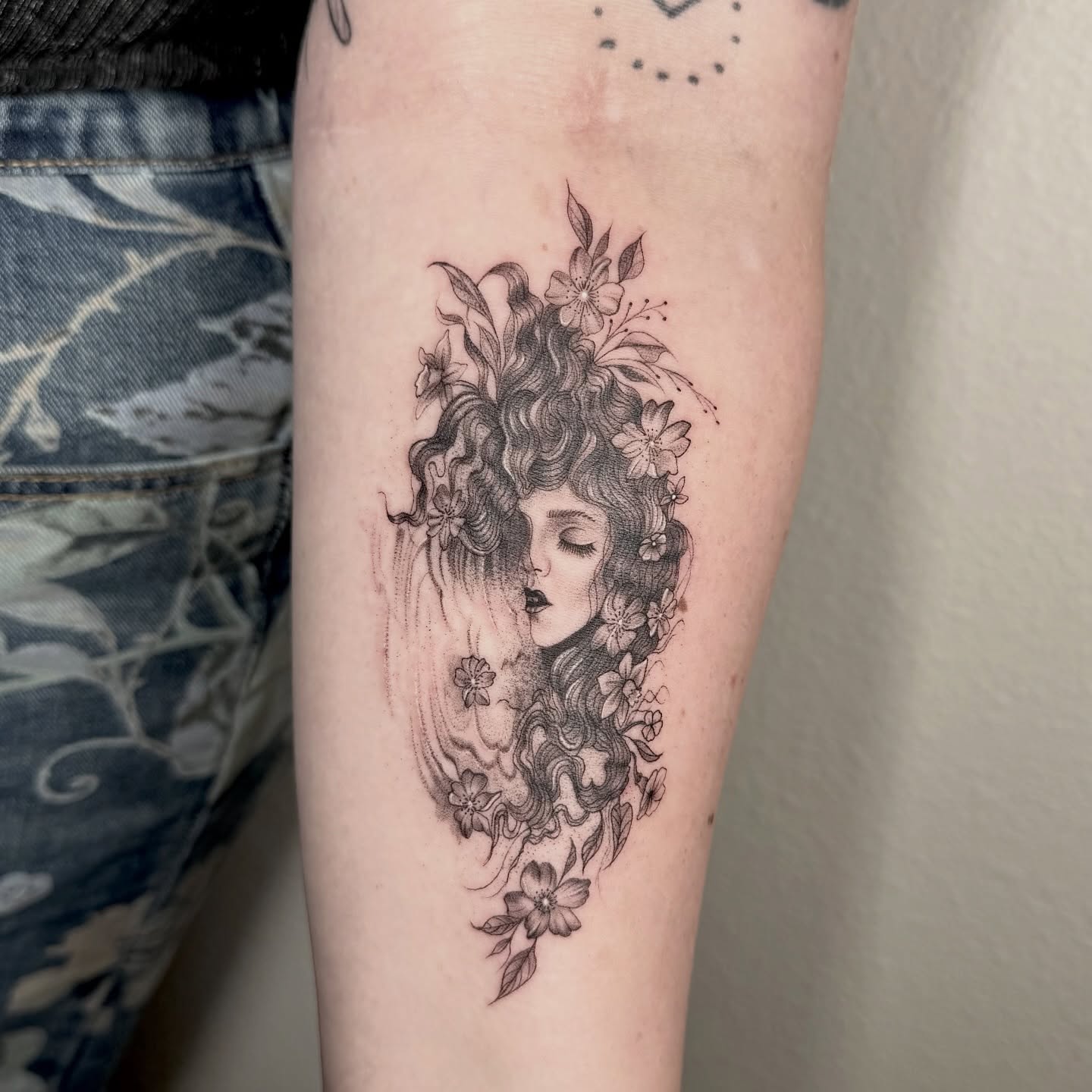 Illustrative fine line tattoo of a woman with flowers — Luke